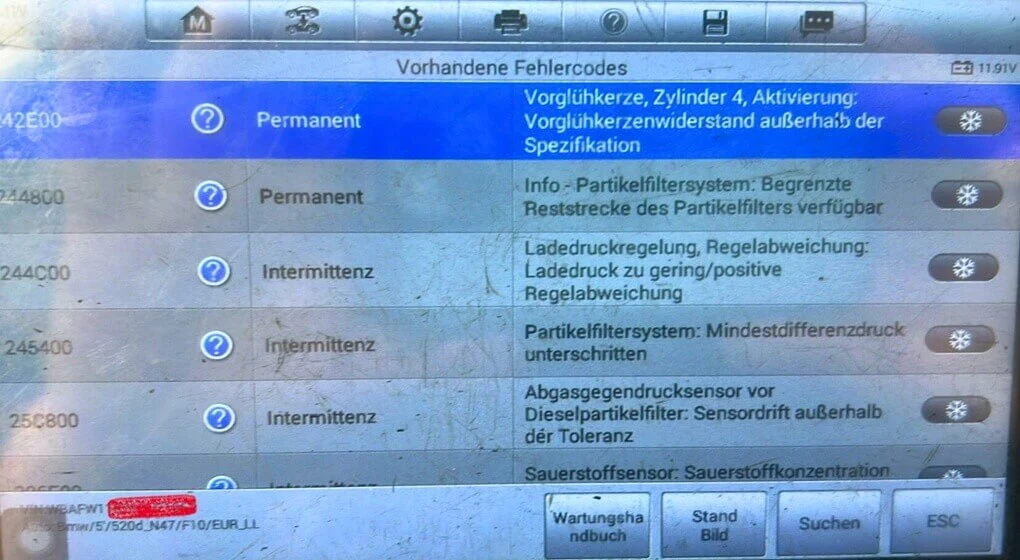 BMW-Diagnosebildschirm mit einer Liste gespeicherter Fehlercodes