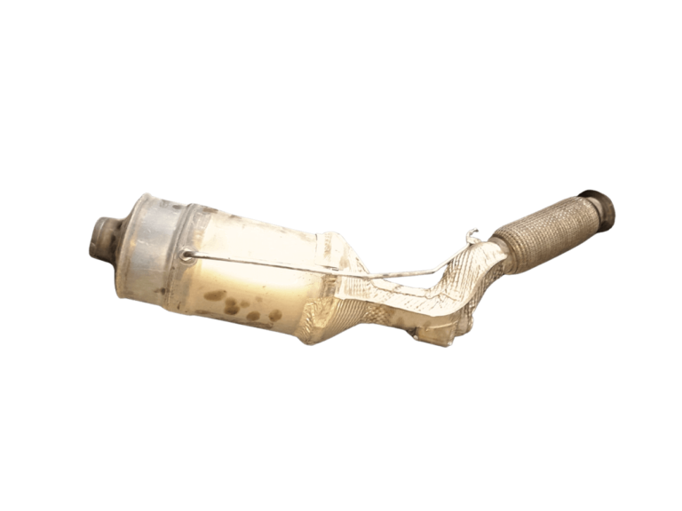 Ausgebaute Abgaskomponente mit flexiblem Rohrstück und Sensoranschlüssen